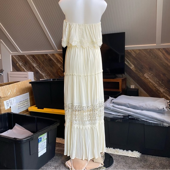 Pink Lily White Maxi Dress - Picture 4 of 5